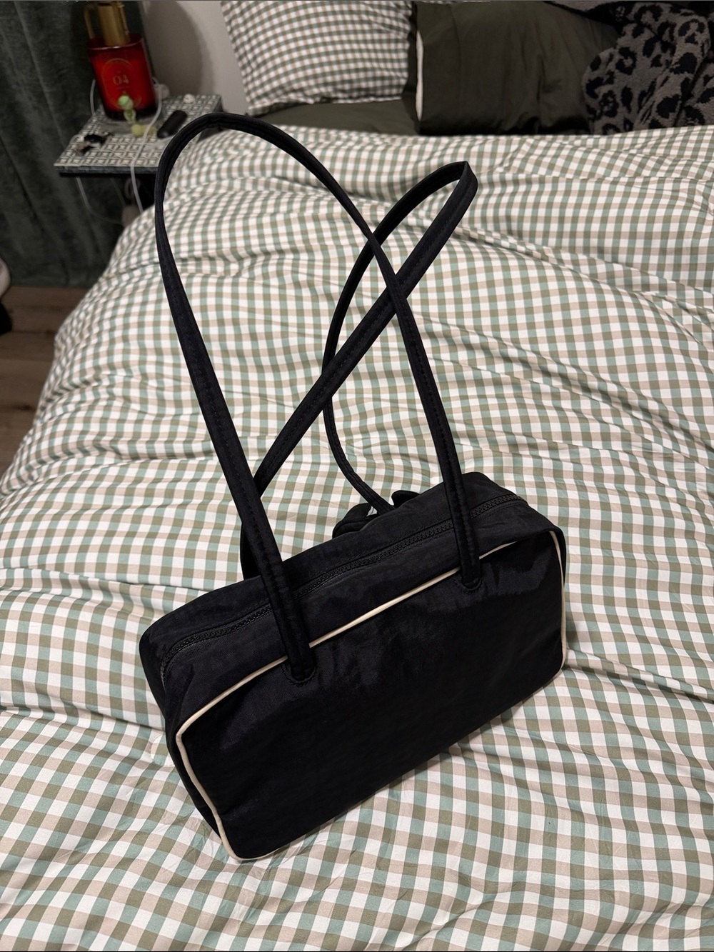 BAGGU Black Mickey Shoulder Bag with Cream Trim and Red Logo - Picture 3 of 3